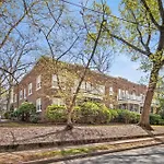 Bright And Restful 2Br Near Uptown With Balcony