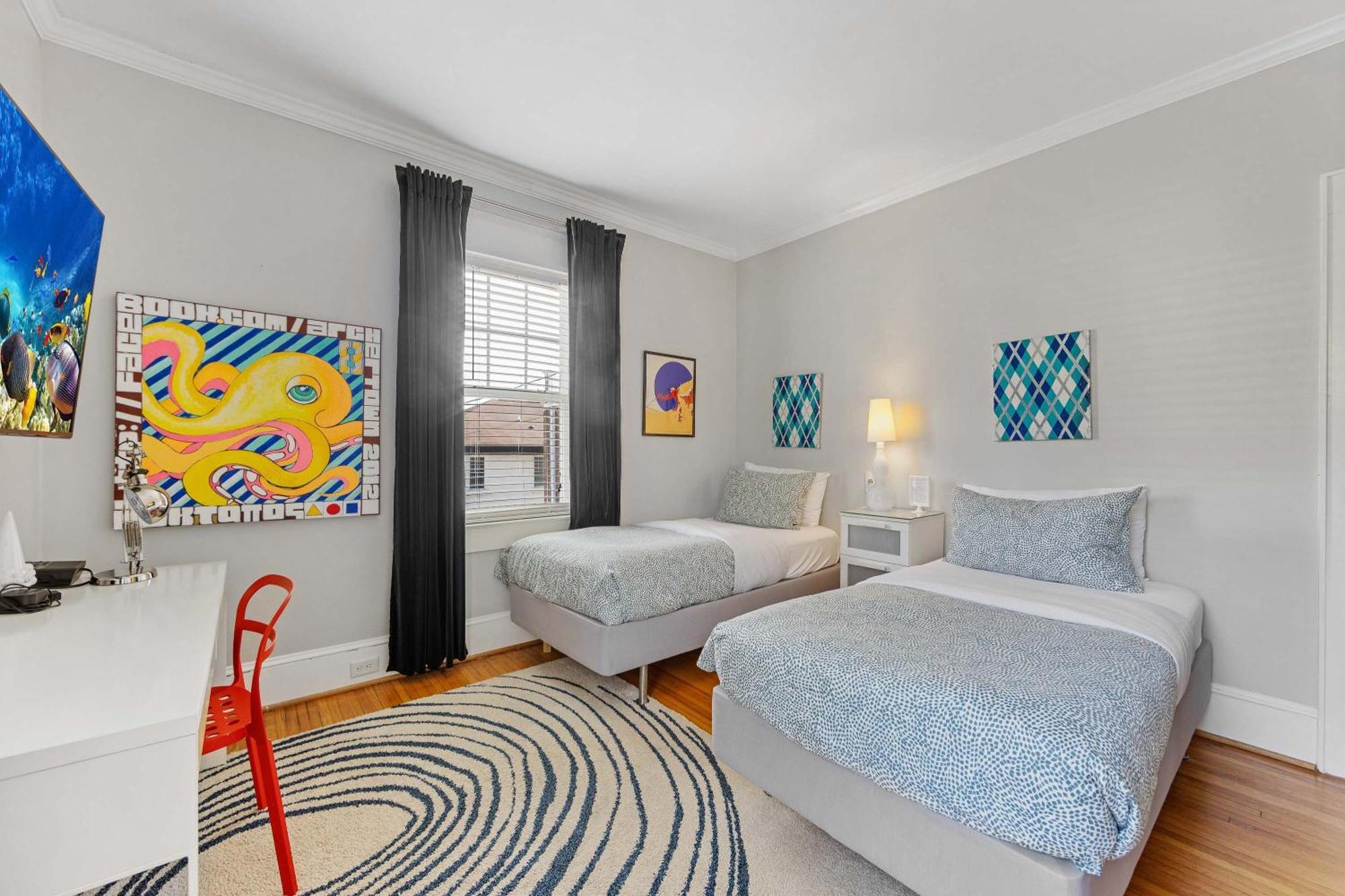 Holiday home Bright And Restful 2br Near Uptown With Balcony *