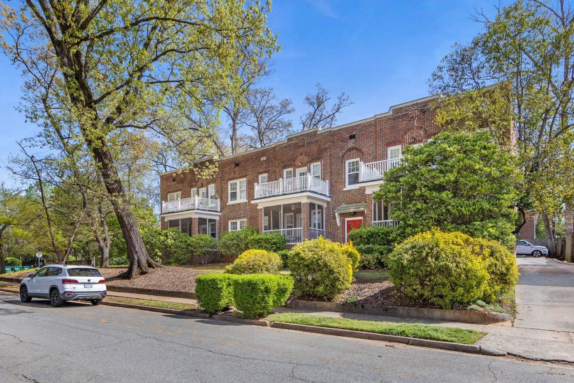 Bright And Restful 2br Near Uptown With Balcony Holiday home *